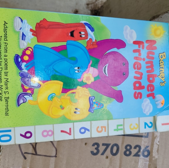 Lot of Barney books - Picture 14 of 15